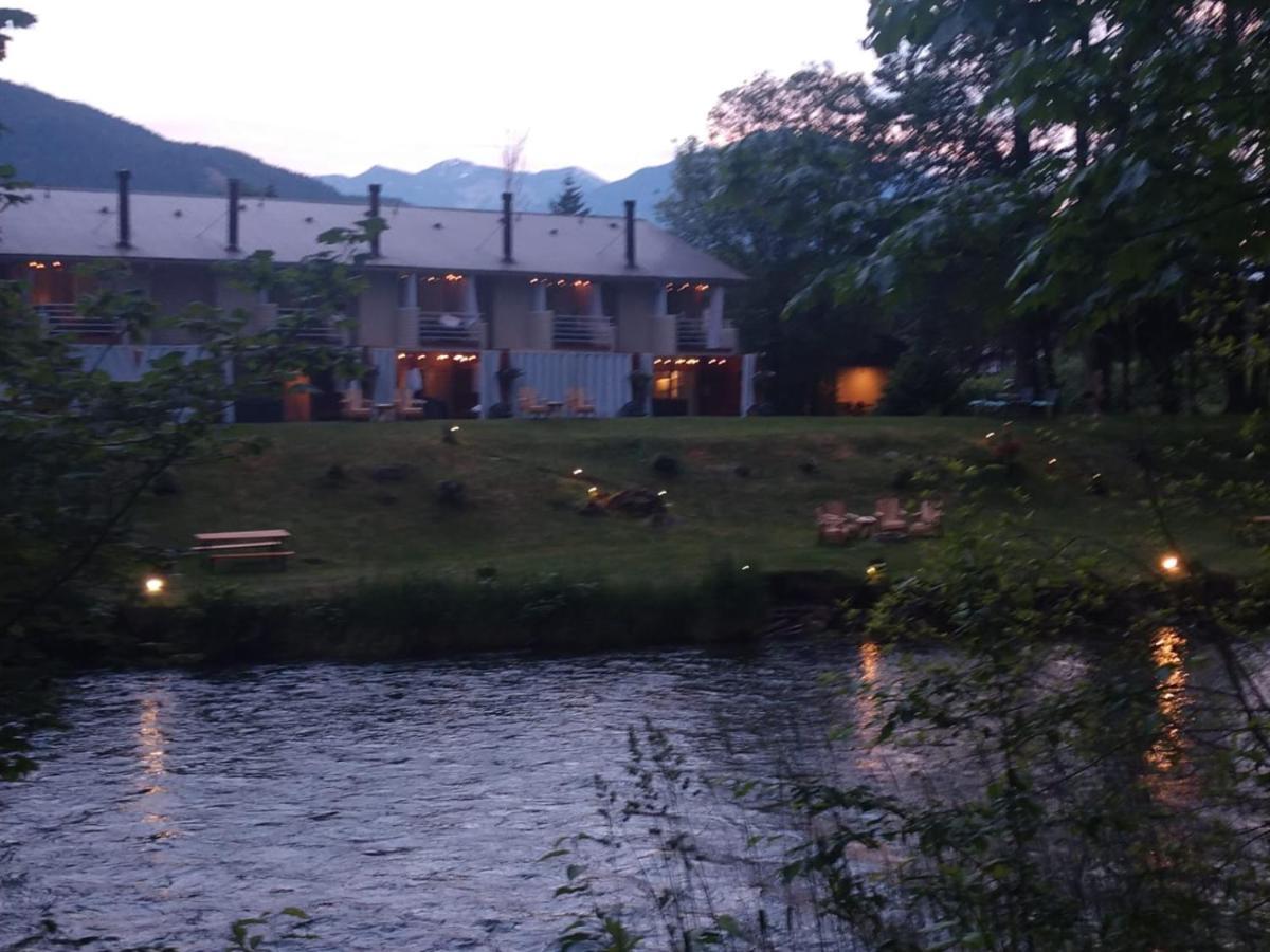 Moon River Suites #5 North Bend Buitenkant foto